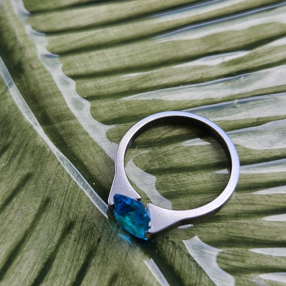Modernist Brushed Silvertone Stainless steel Ring Emerald Cut Blue Size 10.25 - Picture 5 of 10